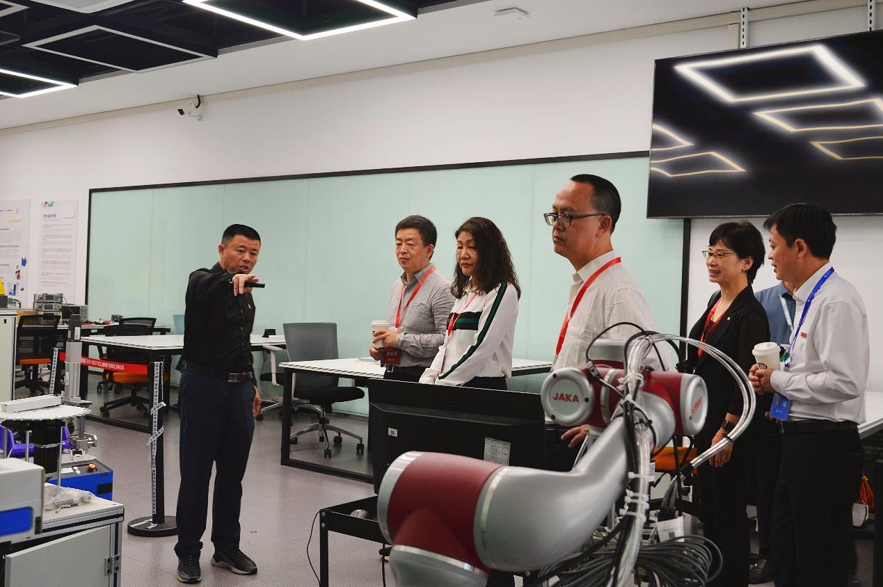 考查中以科创学院观摩课堂教学考查校内外实习实践教学设施考查专业创新